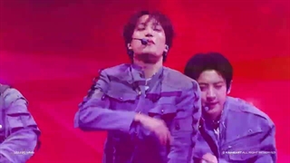 فنکم اجرای جدید آهنگ Monster از اکسو فوکوس روی کای در مراسم MAMA 2025