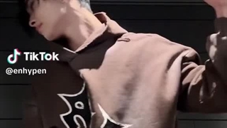 این تیک تاک نیکی رو خیلی دست دارممم هربار که میبینمش اینطوریم:جوننننن