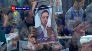 شعار این آخرین نبرده - مهدی برمیگرده - مهدی رسولی، حرم امام رضا(ع) و خانواده شهدای اغتشاشات 1404