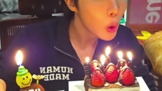 لایو جیهوپ امروز که چند دقیقه پیش تموم شد(((: جین هم اومد و رفت♡((: