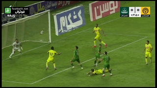 شوت داریوش شجاعیان توسط مدافع فجر از روی خط دروازه دفع شد