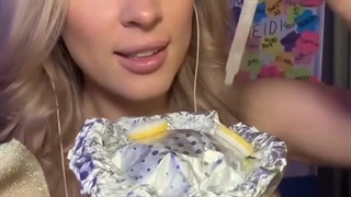 با هدفون گوش کن لذت ببر
