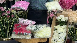 سرگل رز و بوته ای