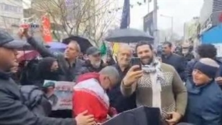 حضور دکتر پزشکیان رئیس جمهور بدون محافظ در مسیر راهپیمایی روز قدس 1404 - جنگ رمضان