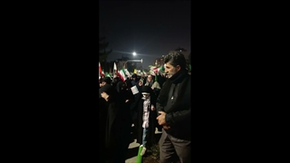 این یک راهپیمایی شهری نیست، این حرکت خودجوش یکی از محلات مشهد است (تا اخر ببینید)