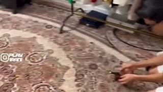خنده(۱۰) مینی موشک نقطه زن/فقط ببین چطور به هدف/کپشن