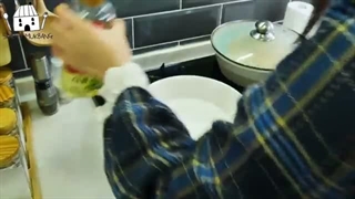 اسمرفود کره ای نودل تند