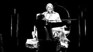 دیوانه وار غرق شدم طوری که کسی صدای نفس هایم را نمی‌شنید...