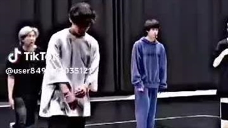 چه سممم شده با این آهنگههههه