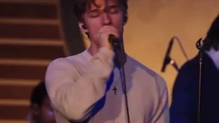 music on live(such a handsome guy