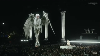 اجرای کامل لیسا در کوچلا اهنگ BAD ANGEL