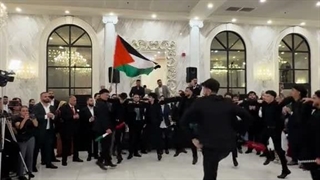 رقص سنتی و اصیل فلسطینی!....بهش "دبکة" هم میگن...