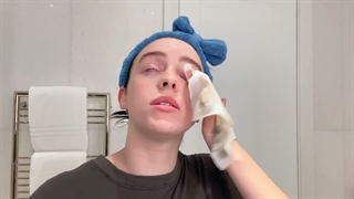 روتین زیبایی بیلی ایلیش/ Billie Eilishs Post-Show Beauty Routine  Beauty Secrets | Vogue