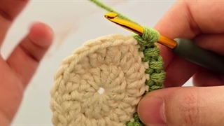 I am Mina Mohammadian, a professional crochet instructor  from Academina Crochet School