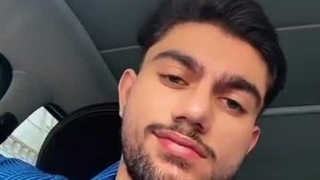 نه من فقط اون رو دوست دارم.  کپ