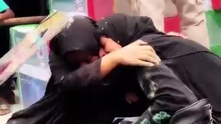 وداع خانواده های شهدان میناب با تیکه پاره های جدید پیدا شده بدن بچه هاشون.....