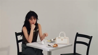 منتشر شده از مینی برای Elle Korea و miumiu