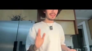 به بهههه اقا محمد هم رفت قاطی مرغاااا مبارکهههه