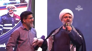 هدیه چفیه رهبر معظم انقلاب آیت‌الله سید مجتبی خامنه‌ای به یوسف سلامی خبرنگار